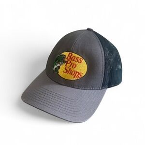 Men’s Bass Pro Shops Gray/Black Snapback Trucker Cap